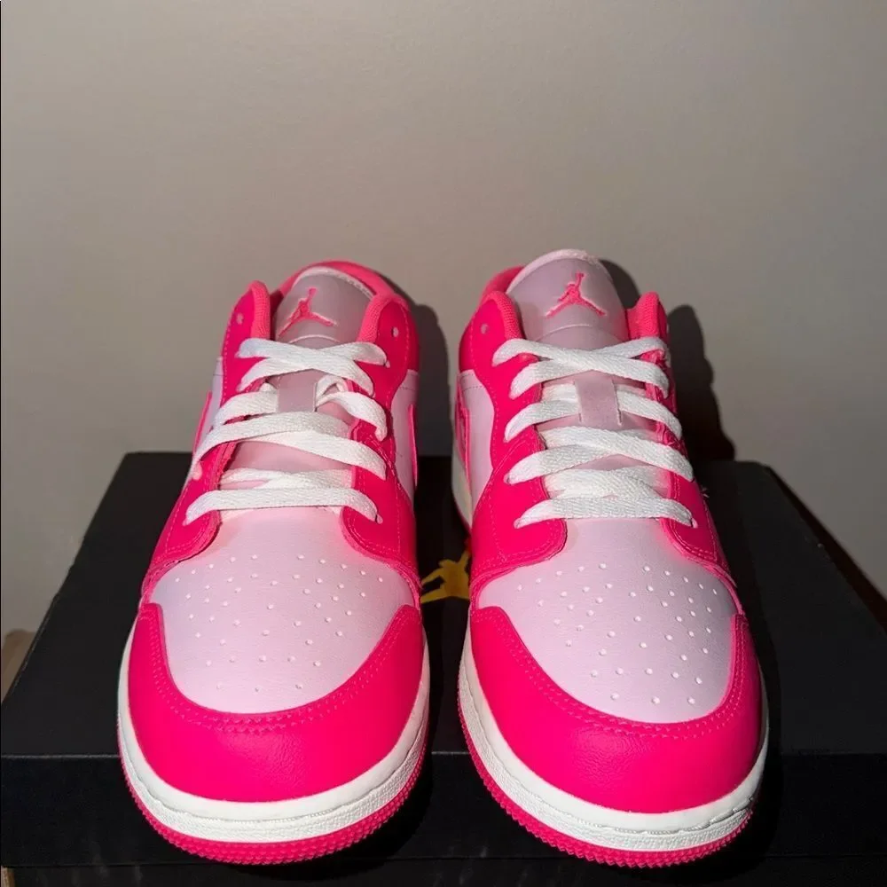 Air Jordan 1 Low GS Hyper Pink 553560-661 Size 6.5Y